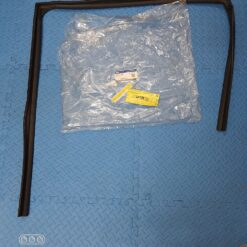 Gioăng kính trước phải cánh cửa Ford Ranger XLS