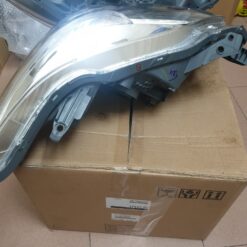 Đèn pha phải Innova