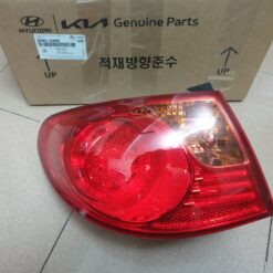 Đèn hậu ngoài phải Avante