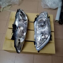 Đèn pha phải Altis 1.8
