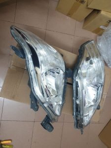 Đèn pha phải Innova