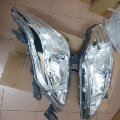 Đèn pha phải Innova