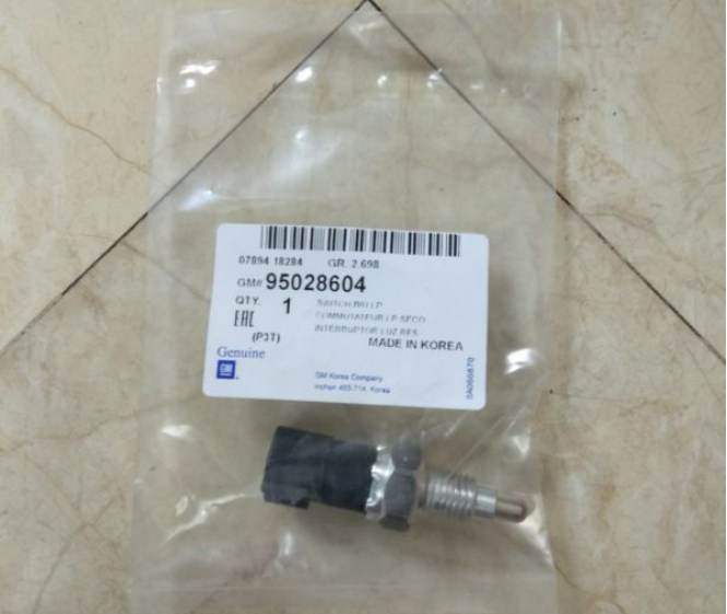 Công tắc đèn lùi Chevrolet Captiva Công tắc đèn lùi Chevrolet Captiva