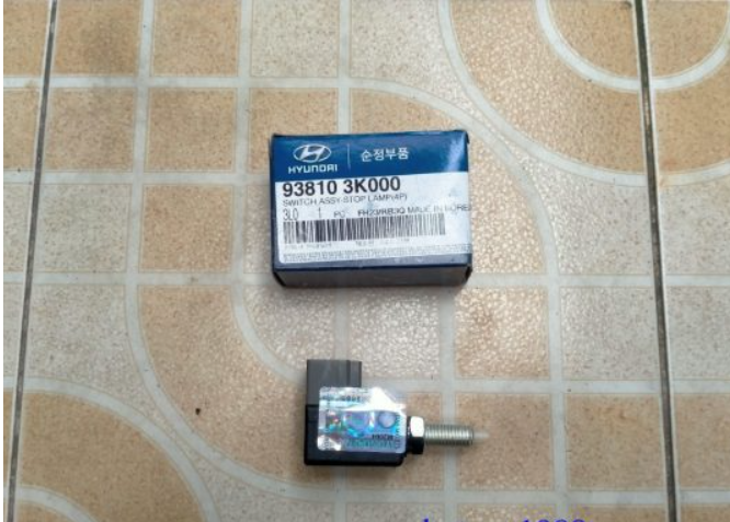 Công tắc đèn phanh Hyundai i10 Công tắc đèn phanh Hyundai i10