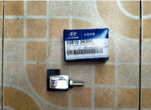 Công tắc đèn phanh Hyundai i10 Công tắc đèn phanh Hyundai i10