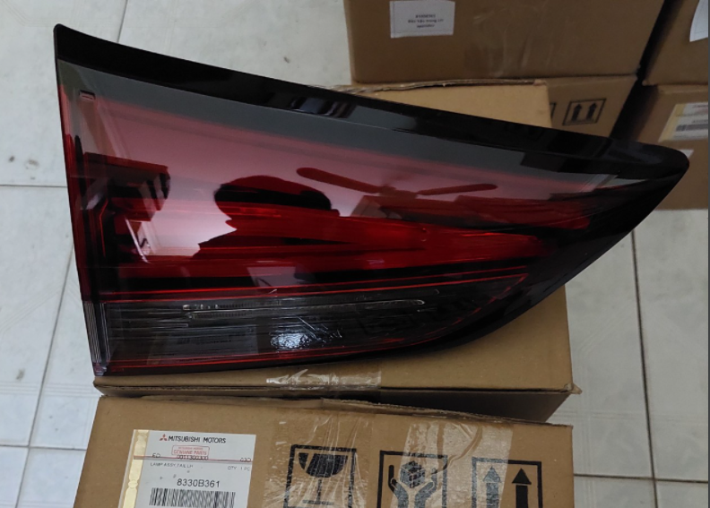 Đèn hậu trong trái Mitsubishi Xpander Đèn hậu trong trái Mitsubishi Xpander