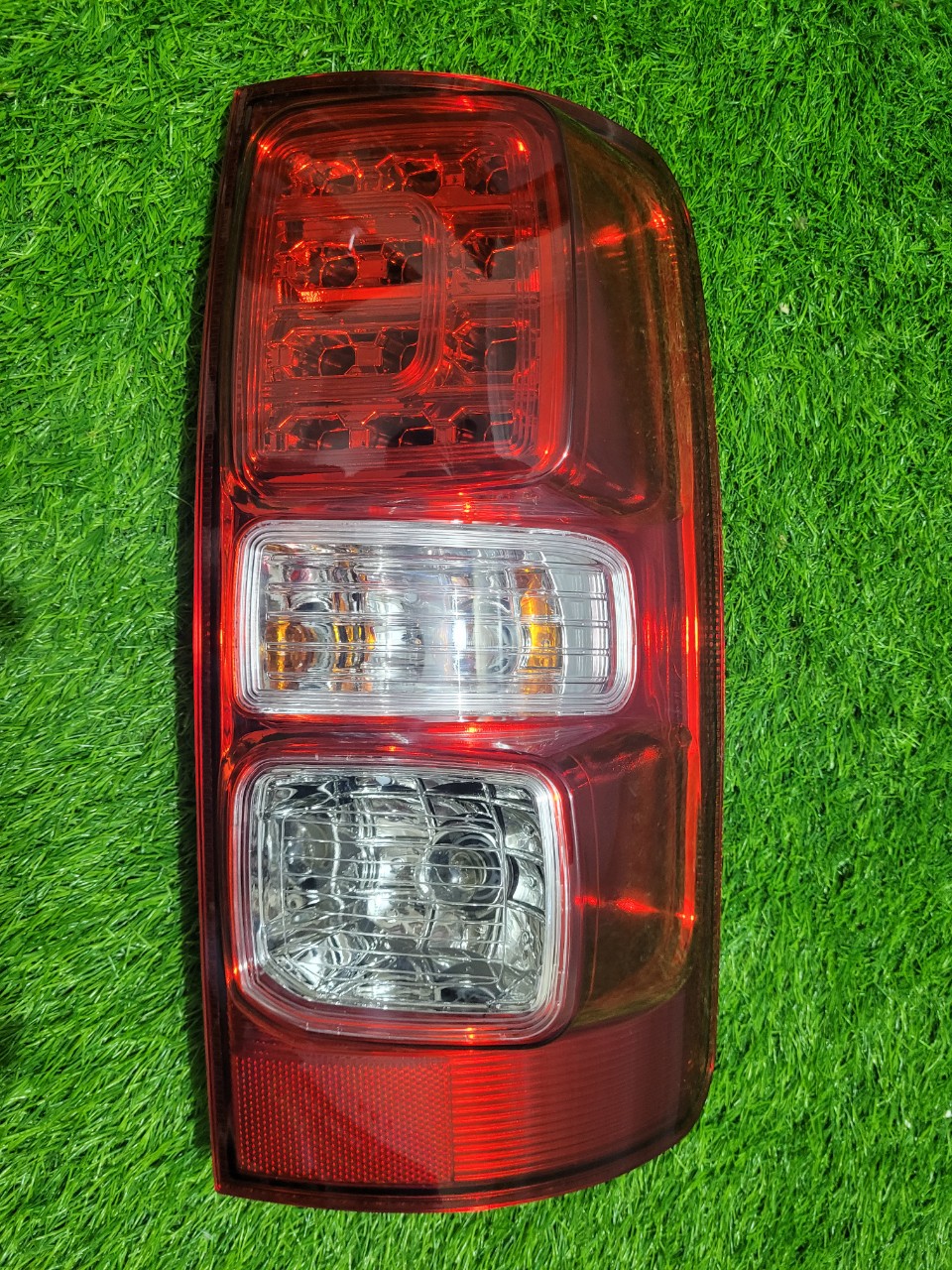 Đèn hậu Colorado có led Đèn hậu Colorado có led
