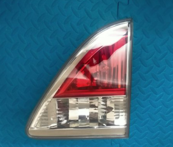 Đèn hậu trong phải Mazda BT50 Đèn hậu trong phải Mazda BT50