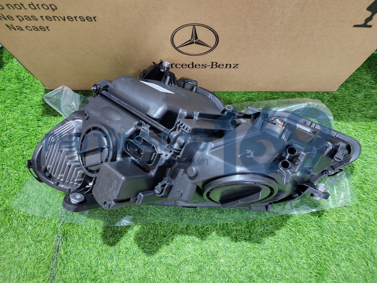 Đèn pha phụ Mercedes E300 Đèn pha phụ Mercedes E300