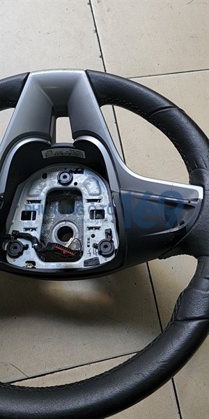Vô lăng Cruze có tích hợp Vô lăng Cruze có tích hợp