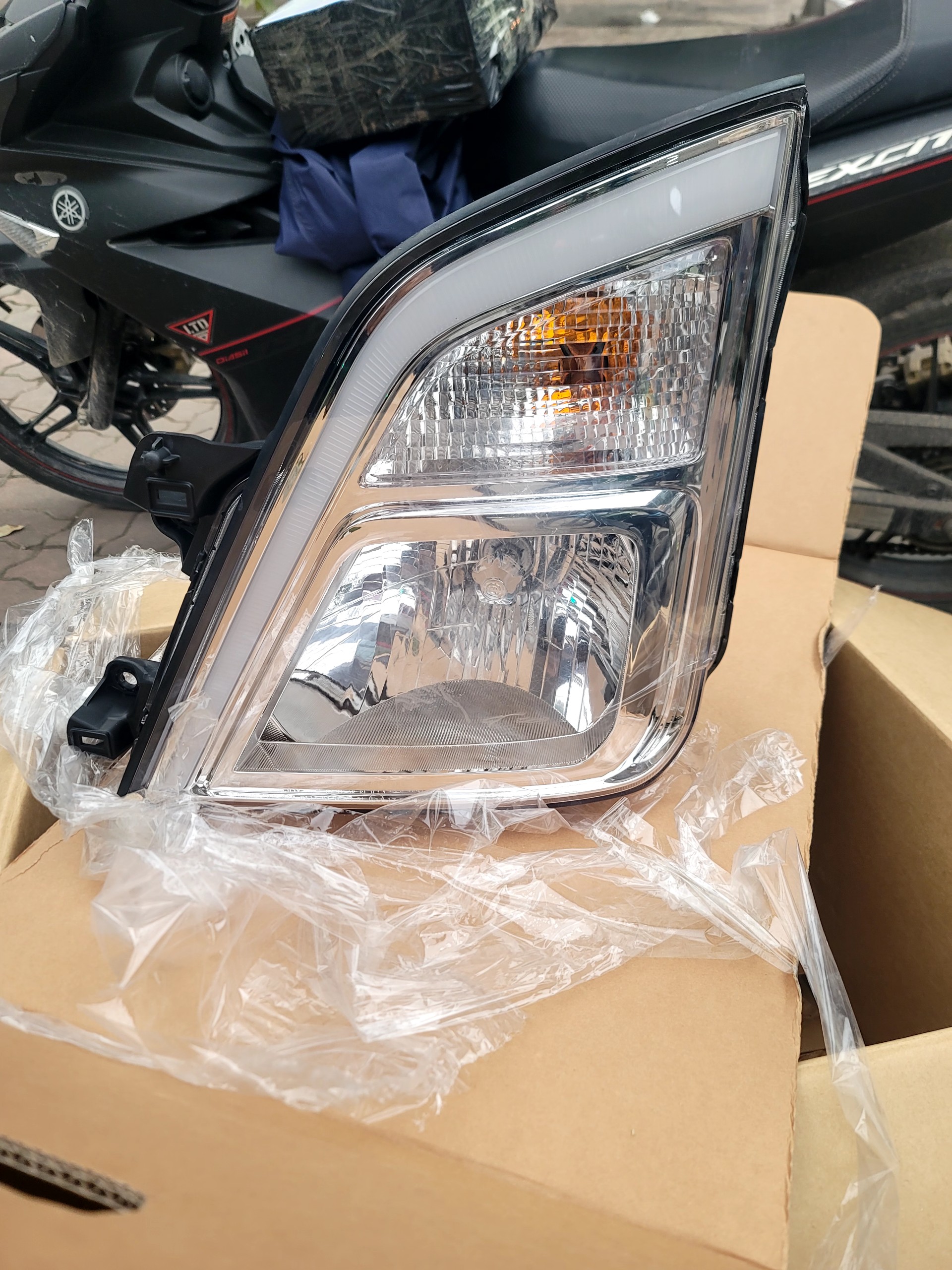Đèn pha phụ Hyundai County Đèn pha phụ Hyundai County